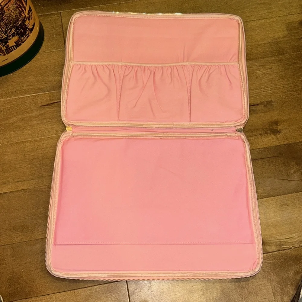 Laptop sleeve